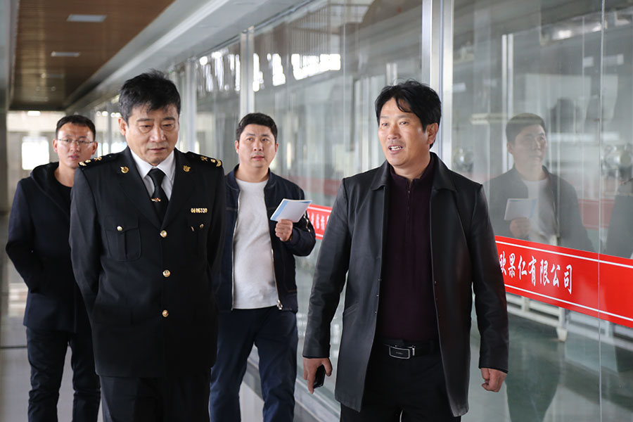 承德市海關(guān)領(lǐng)導(dǎo)到亞歐參觀(guān)視察